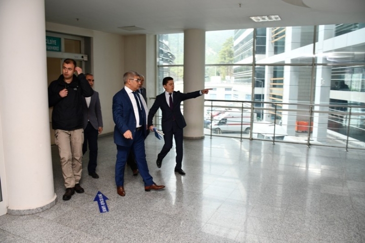 Vali Gürel, Kbü Eğitim Araştırma Hastanesinde İncelemelerde Bulundu
