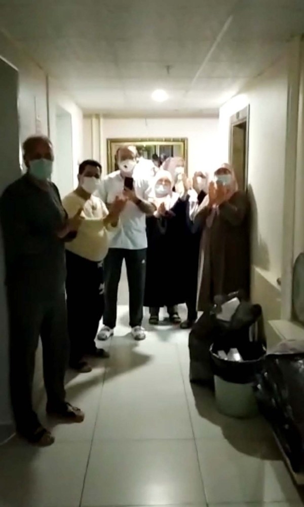 Karantinadaki Umrecilerden Sağlıkçılara Alkışlı Teşekkür