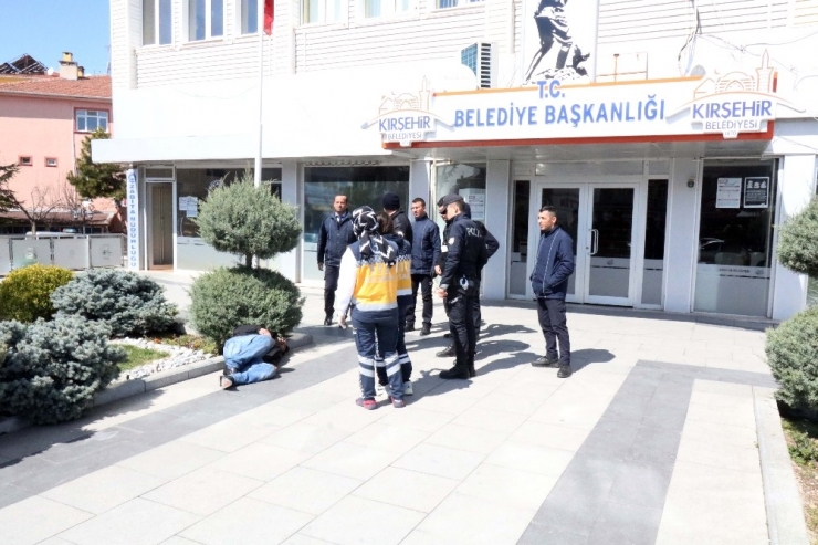 ’Virüs Var’ Diyen Alkollü Şahıs, Sağlıkçıların Talebini Reddetti