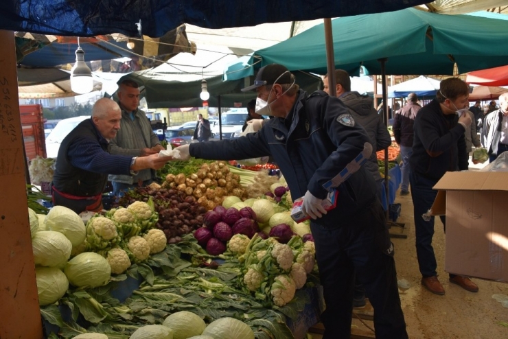 Yunusemre’den Pazarcı Esnafına Maske Ve Eldiven