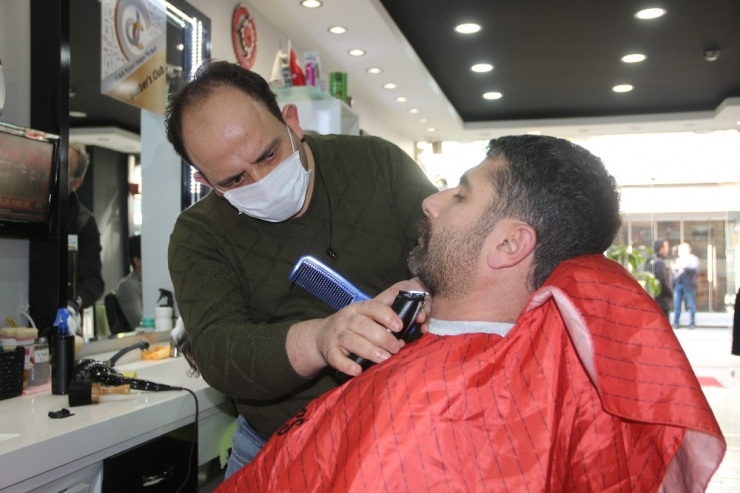 Haberi Duyan Vatandaşlar Kuaförlere Koştu