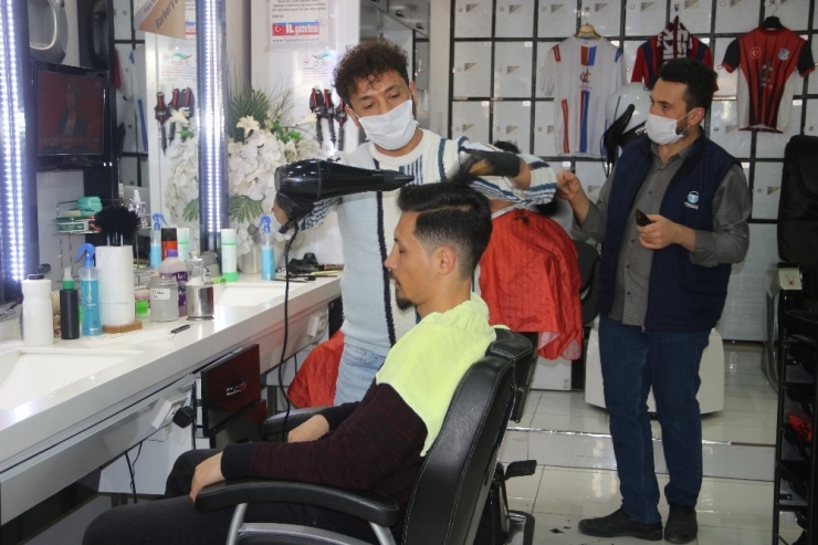 Haberi Duyan Vatandaşlar Kuaförlere Koştu