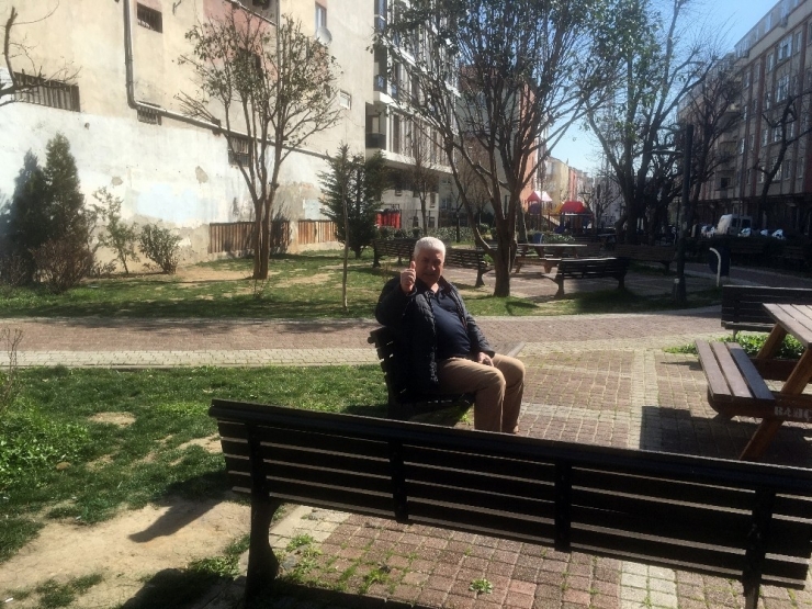 Korona Virüs Uyarısını Dikkate Almayan Yaşlılar, Parklarda