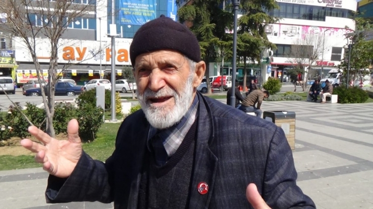 Yaşlılar Tüm Uyarılara Rağmen Parklara Koştular