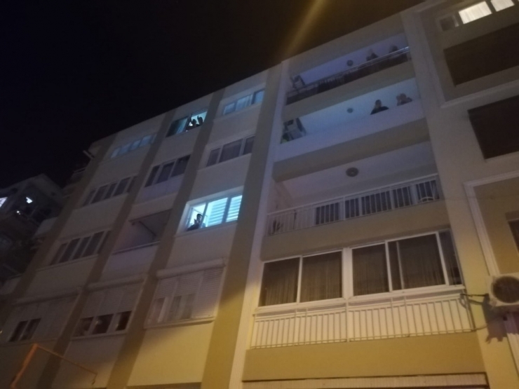 İzmir’de Sağlık Çalışanlarına Alkışlı Destek