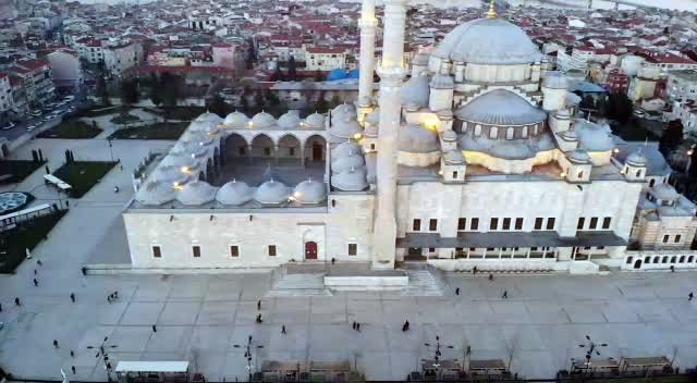 Korona Virüsü Nedeniyle Camiler Kandilde Boş Kaldı