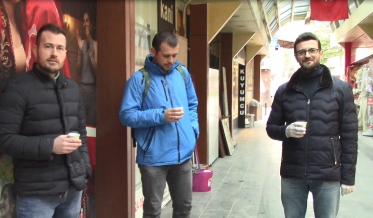 Çay Ocaklarında Korona Virüsüne Tek Kullanımlık Karton Bardak