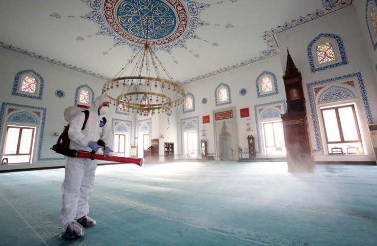 Küçükçekmece Belediyesi Ekiplerinden ‘Evde Kal’ Çağrısı