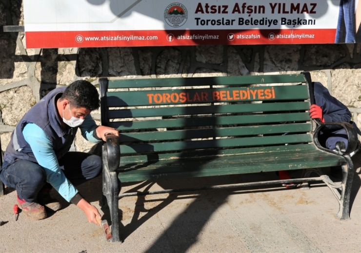 Toroslar’da Banklar Kaldırıldı