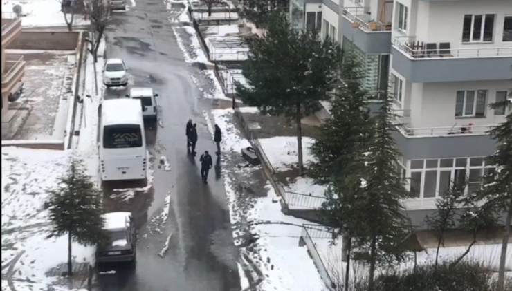 Mahalleye Bırakılan Tabut Polisi Harekete Geçirdi