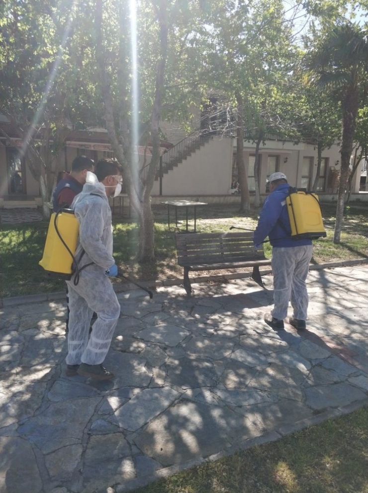 Oraca’da Korana Virüsle Mücadele İçin Dezenfekte Çalışmalarına Devam Ediyor