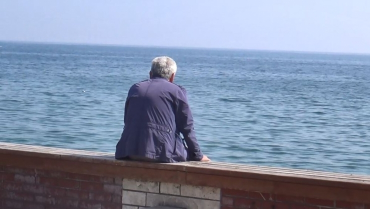 Banklar Kaldırılınca Oraya Dizildiler Gazetecileri Görünce Böyle Uzaklaştılar