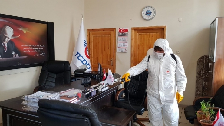 Aşkale’de İstasyon Binasında Dezenfekte Çalışmaları Yapıldı