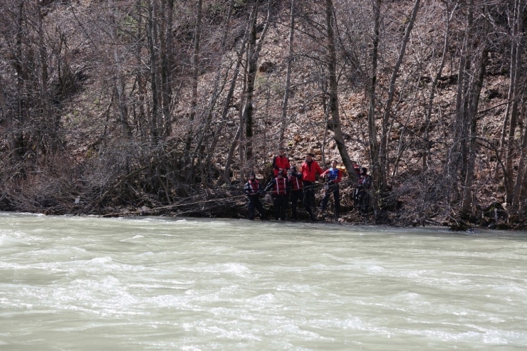 Munzur Çay’ına Düşen Uzman Çavuş Güneş’i Arama Çalışmaları Sürüyor