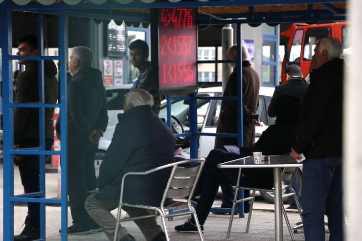 Doktora Değil Araç Muayenesine Koştular