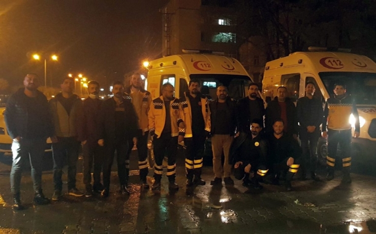 Sağlıkçılardan Vatandaşlara Destekleri İçin Alkışlı Teşekkür