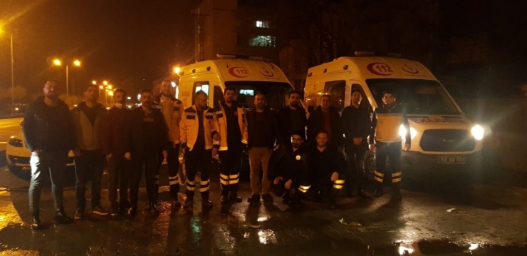 Sağlıkçılardan Vatandaşlara Destekleri İçin Alkışlı Teşekkür