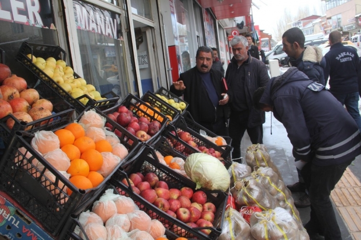 Başkale Zabıtası Korona Virüs Önlemlerini Denetledi