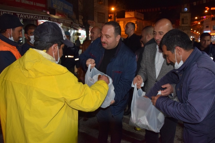 Belediye Başkanı Selih Ekinci Sokakları Dezenfekte Etti