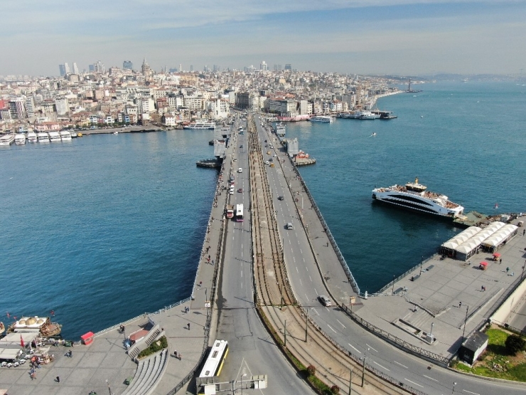 İstanbul’un Sahilleri Ve Meydanları Boş Kaldı
