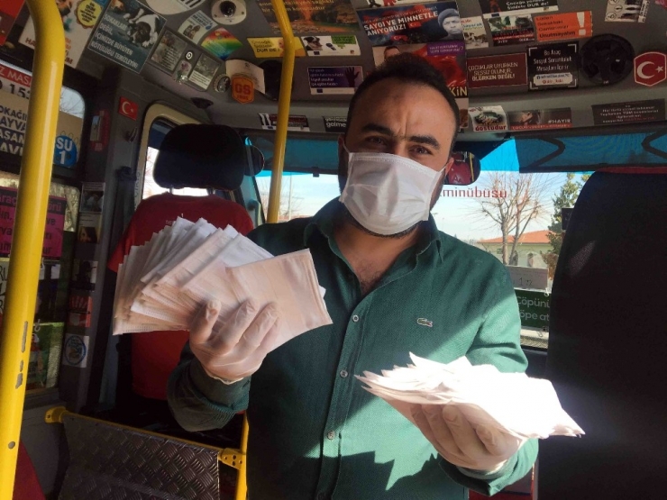 Minibüs Şoföründen ‘Korona’ İle Mücadelede Örnek Davranış