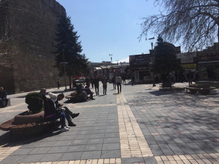 65 Yaş Üstü Vatandaşlara Sokağa Çıkma Yasağı Uygulaması