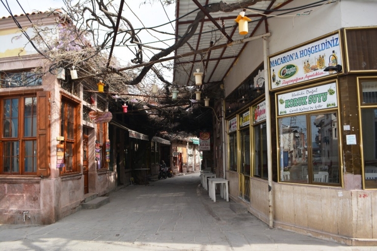 Korona Virüs Salgını Ardından Ayvalık’ta Sokaklar Boşaldı