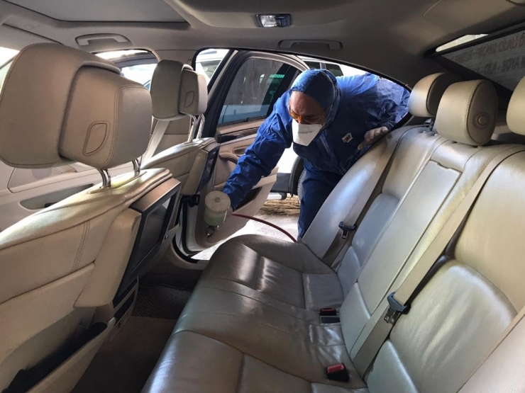 Sağlık Çalışanlarının Araçlarını Ücretsiz Dezenfekte Ediyor