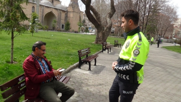 Polisi Görünce Kaçmaya Çalıştı, “Yaşım 64, Gezmeye Değil Balık Almaya Çıktım” Dedi