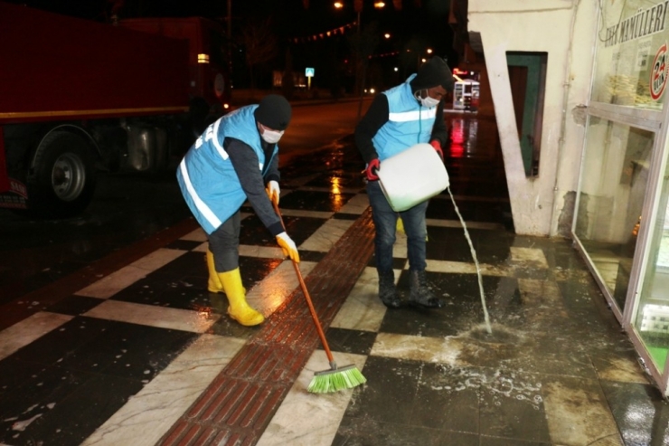 Akçakale’de Dezenfekte Çalışmaları Aralıksız Sürüyor