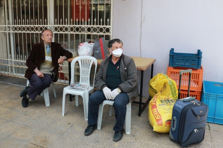 Otobüs Terminalindeki Yaşlılar Bimekan Evi’ne Götürüldü