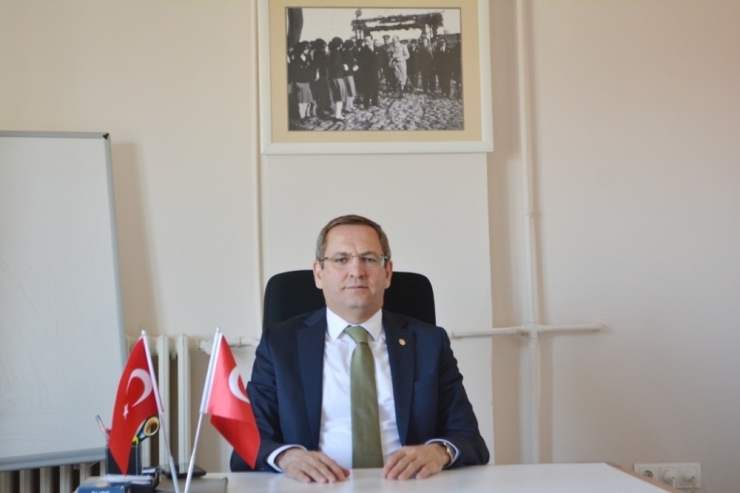 Korona Virüs Nedeniyle Aç Kalan Sokak Hayvanlarını Unutmadılar