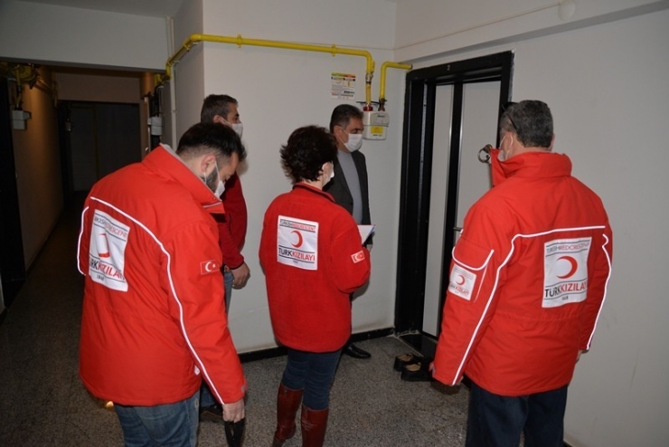 Bolu’da, Sokağa Çıkamayan Yaşlı Vatandaşlara Yardım Eli