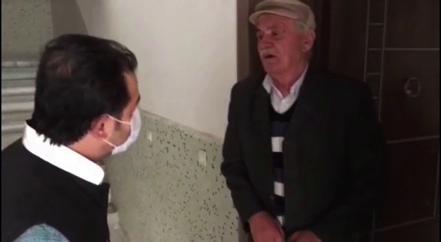 Sakarya’da Evden Çıkmaması İstenen Vatandaşın İhtiyaçlarını Polis Karşılıyor