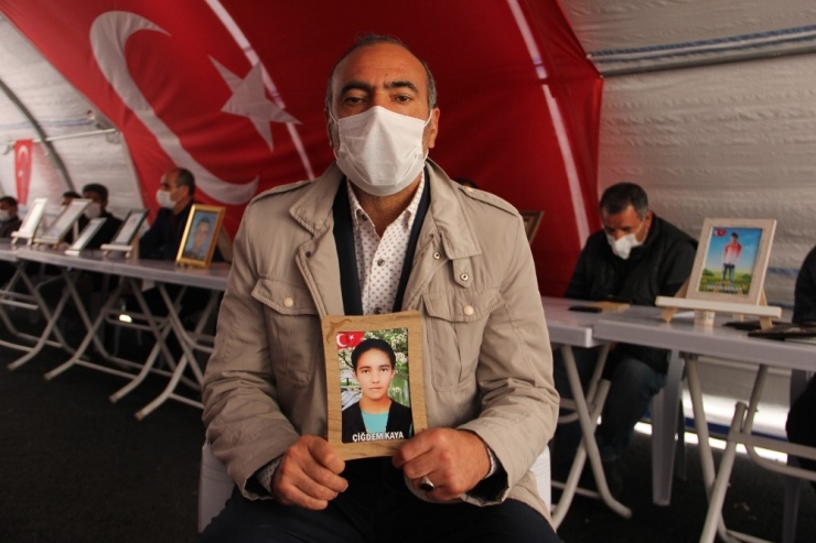 Hdp Önündeki Ailelerin Evlat Nöbeti 202’nci Gününde