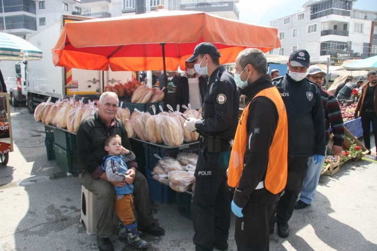 Yaşlılar Polisin Kimlik Kontrolü Yaptığını Görünce Çareyi Kaçmakta Buldu