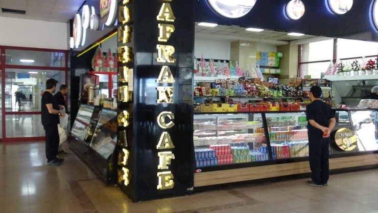 Hastane Kantininde Sağlık Personeline Yiyecek Ve İçecekler 1 Ay Ücretsiz