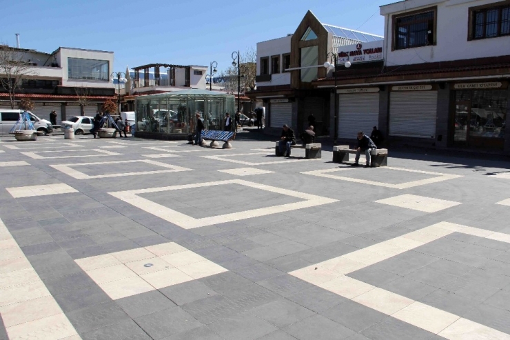 Yasak Geldi Sokaklar Boş Kaldı