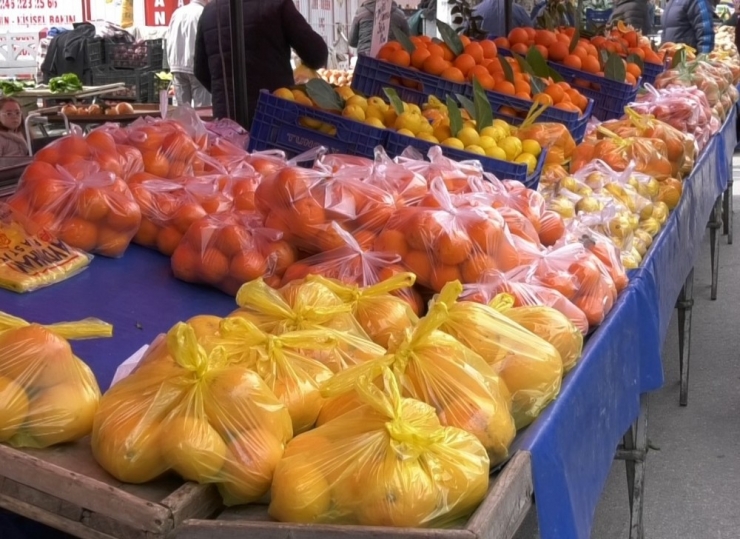 Elle Seçme Yasağının Ardından Esnaf Poşetleme Uygulamasına Geçti