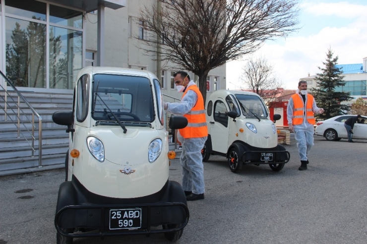 Yaşlılar Evden Çıkmasın Diye Alışverişlerini Belediye Personeli Yapıyor