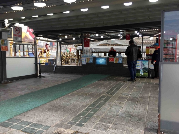 Tarihi Eminönü Balık Ekmek Tekneleri De Gel-al Servise Döndü