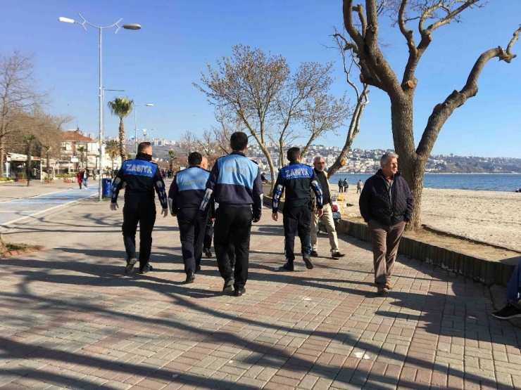 Korona Virüsten Korunmak İçin Evde Kalmak Yerine Sahile Koştular