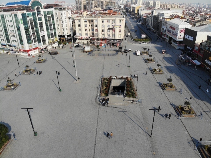 Esenyurt’ta Şeride Rağmen Banka Oturan Vatandaşlar Pes Dedirtti