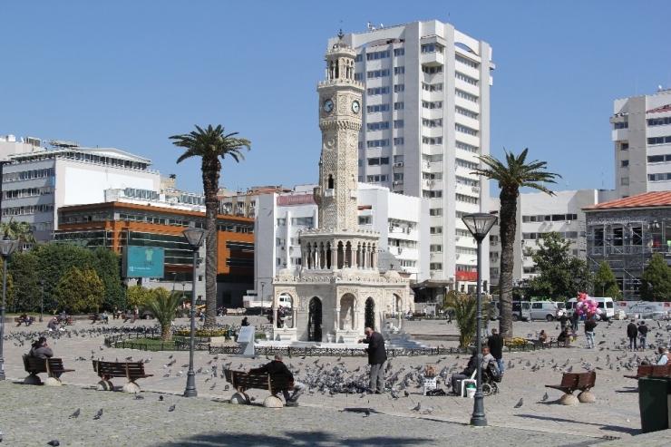 İzmir’in Tarihi Kemeraltı Çarşısı Eski Günlerini Arattı