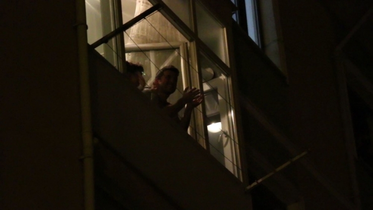 Karabük Ve Zonguldak Sağlık Çalışanlarına Alkışlarla Sahip Çıktı