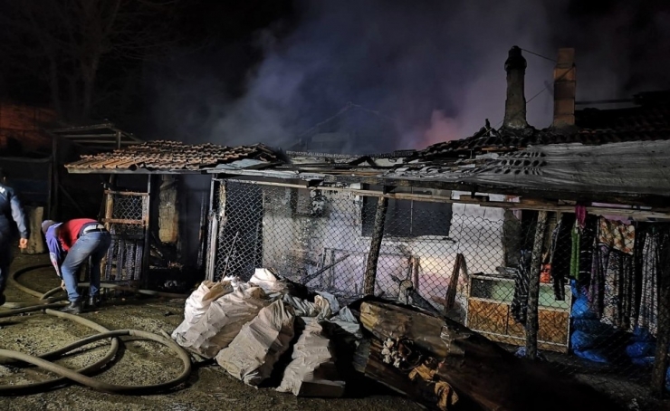 Yangına Uykuda Yakalandılar