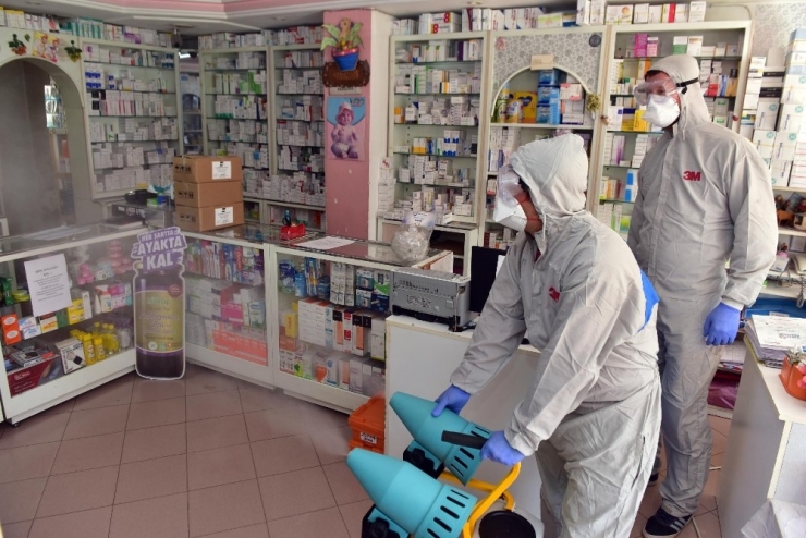 Kepez’de Eczaneler Dezenfekte Ediliyor