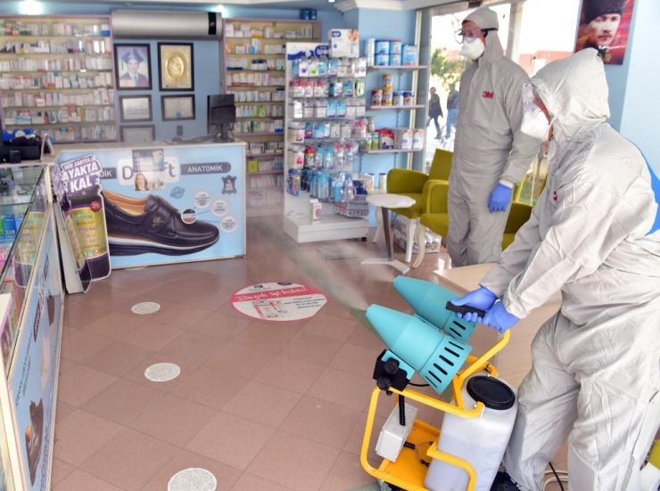 Kepez’de Eczaneler Dezenfekte Ediliyor
