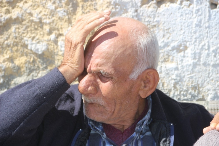 Sokağa Çıkma Yasağına Uyan Evinde Oturdu, Uymayan Da Alışveriş Yaptı