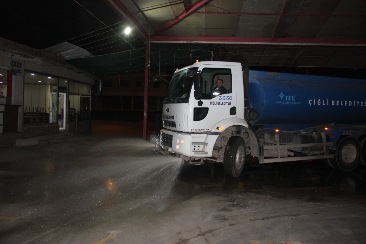 Çiğli’de Zabıta Ekiplerinden Pazar Yerlerine Eldiven Dağıtımı